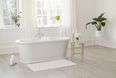Elegant Bathtub Surround